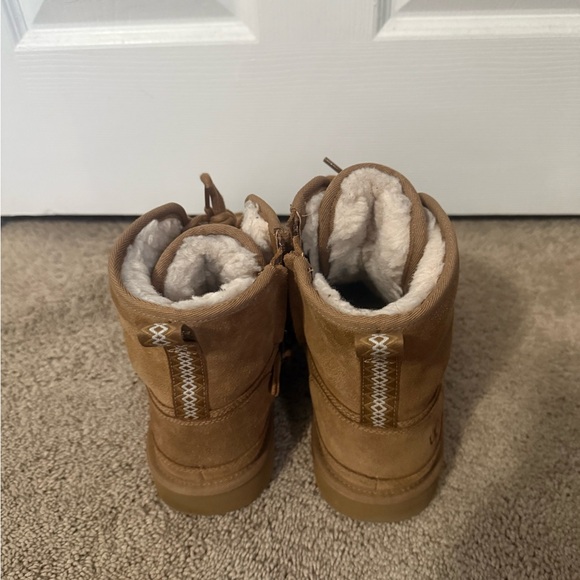 Ugg moc toe boots nuemel - Picture 2 of 5